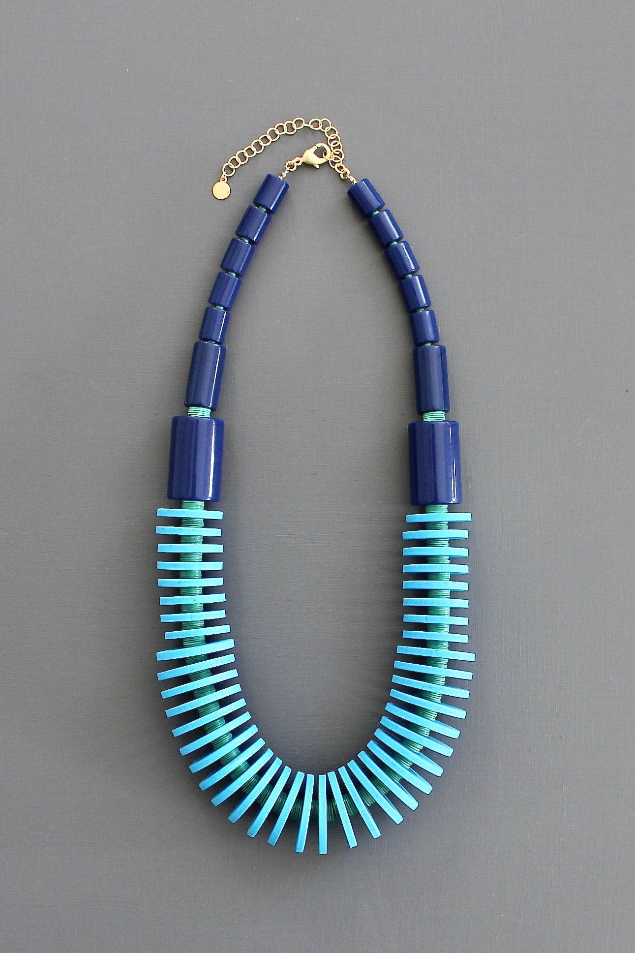 KYL322 Capri blue wood and acrylic necklace