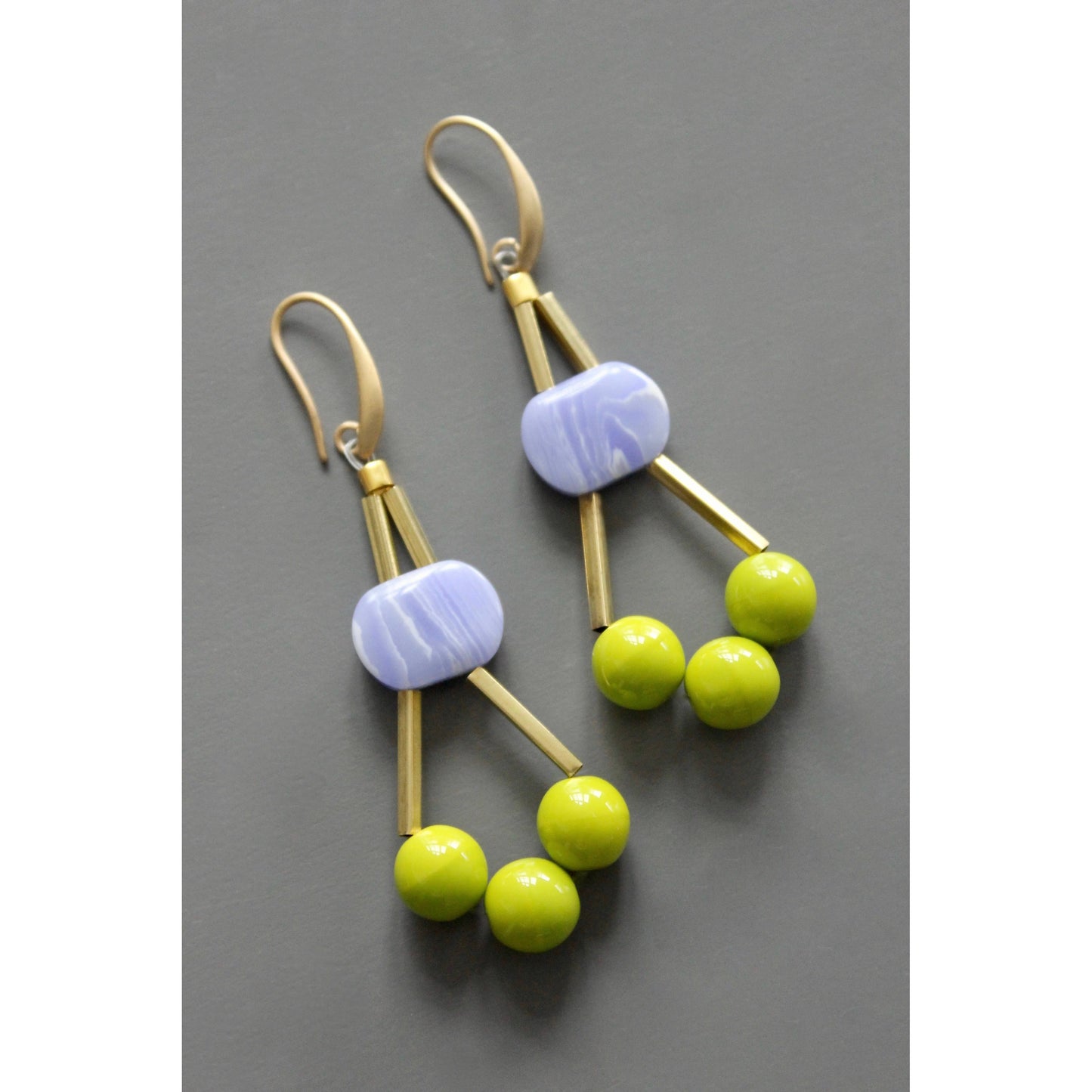 EMIE54 Geometric lavender and moss green earrings