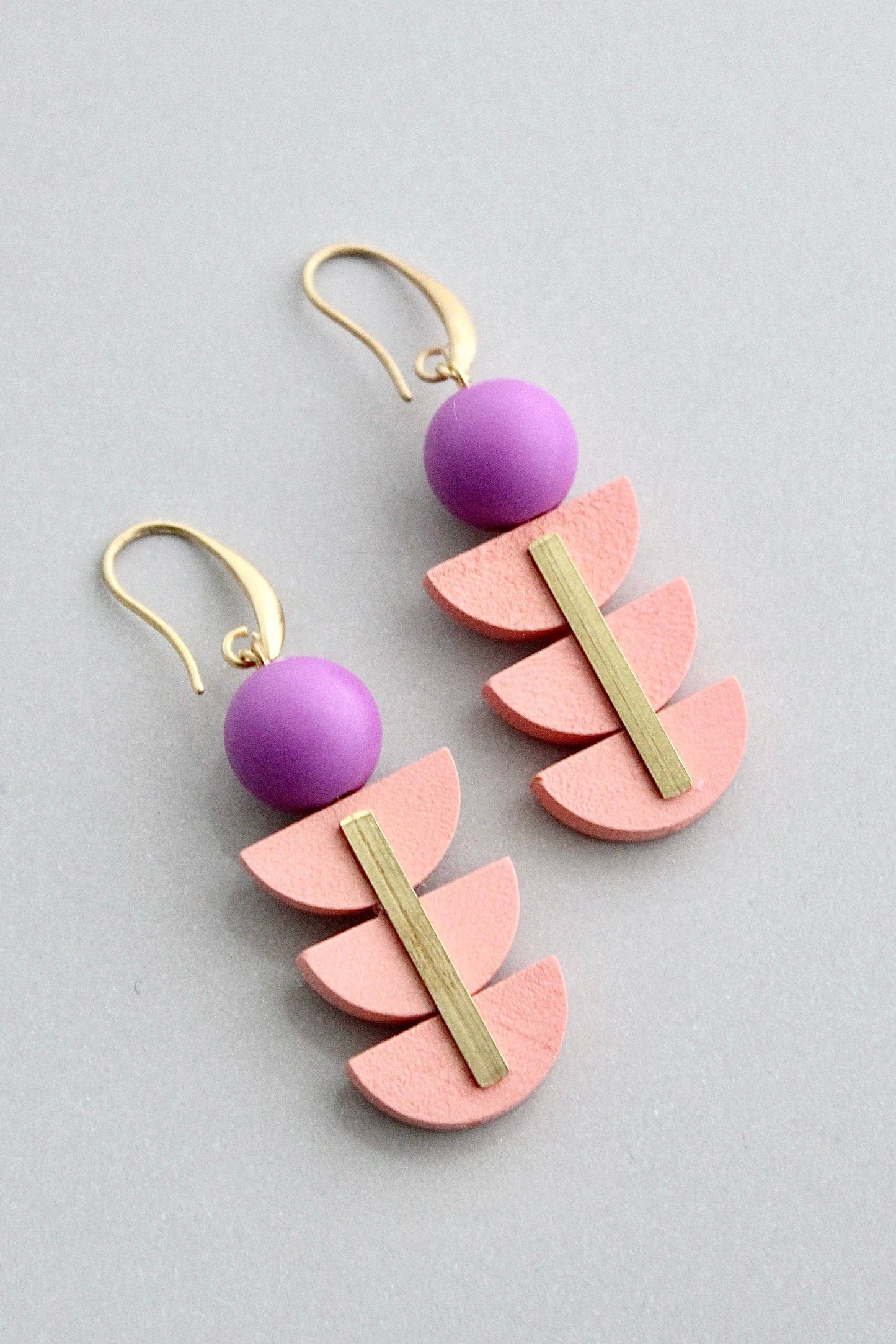 GNDE60 pink and purple geometric earrings