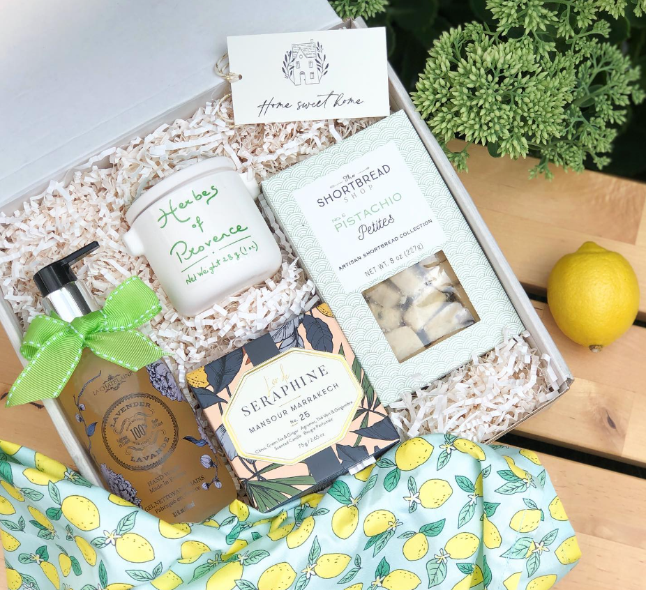 Herbs de Provence in a handmade crock | Anysetiers du Roy