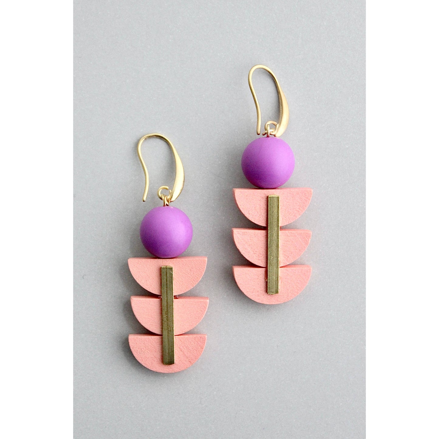 GNDE60 pink and purple geometric earrings