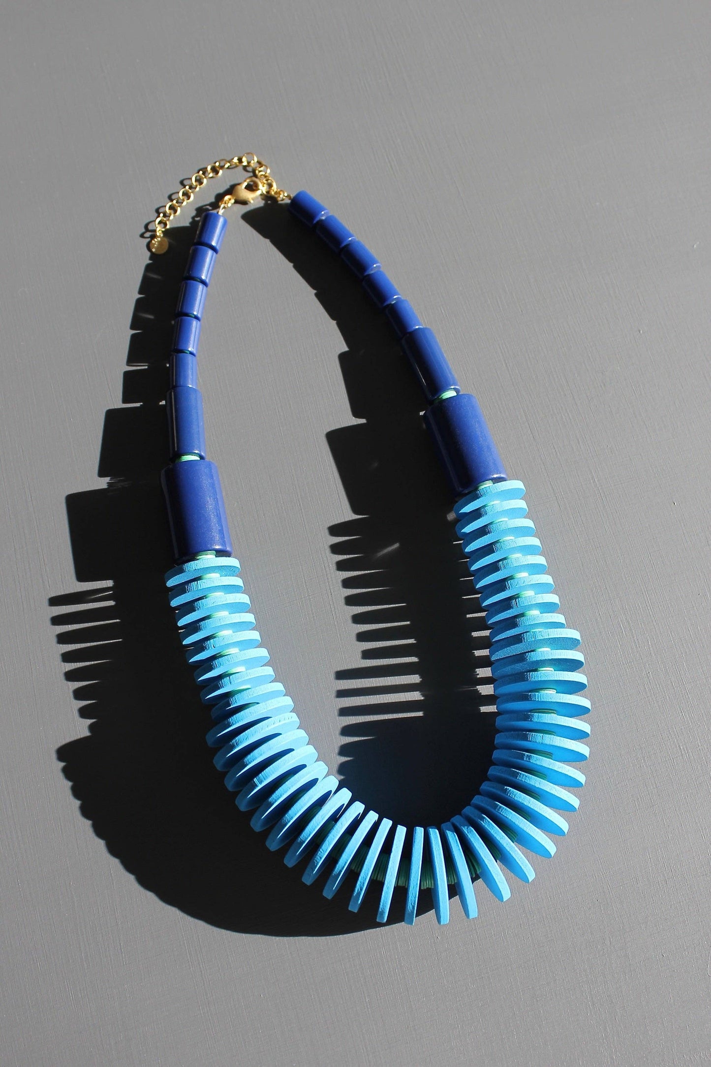KYL322 Capri blue wood and acrylic necklace