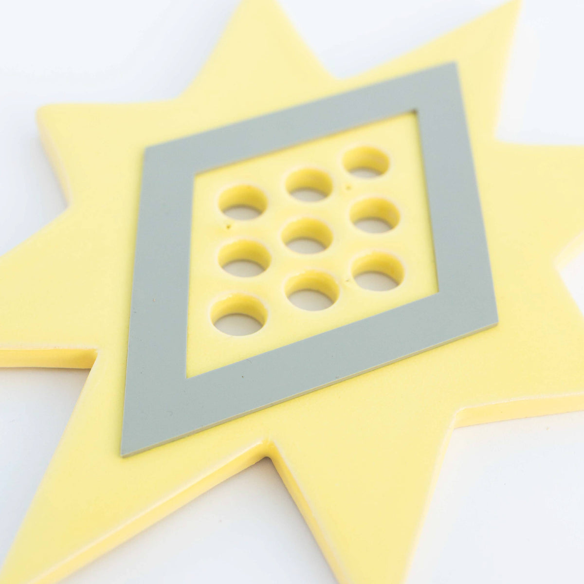 Star Flower Frog  | Butter Yellow | Ceramic Lid