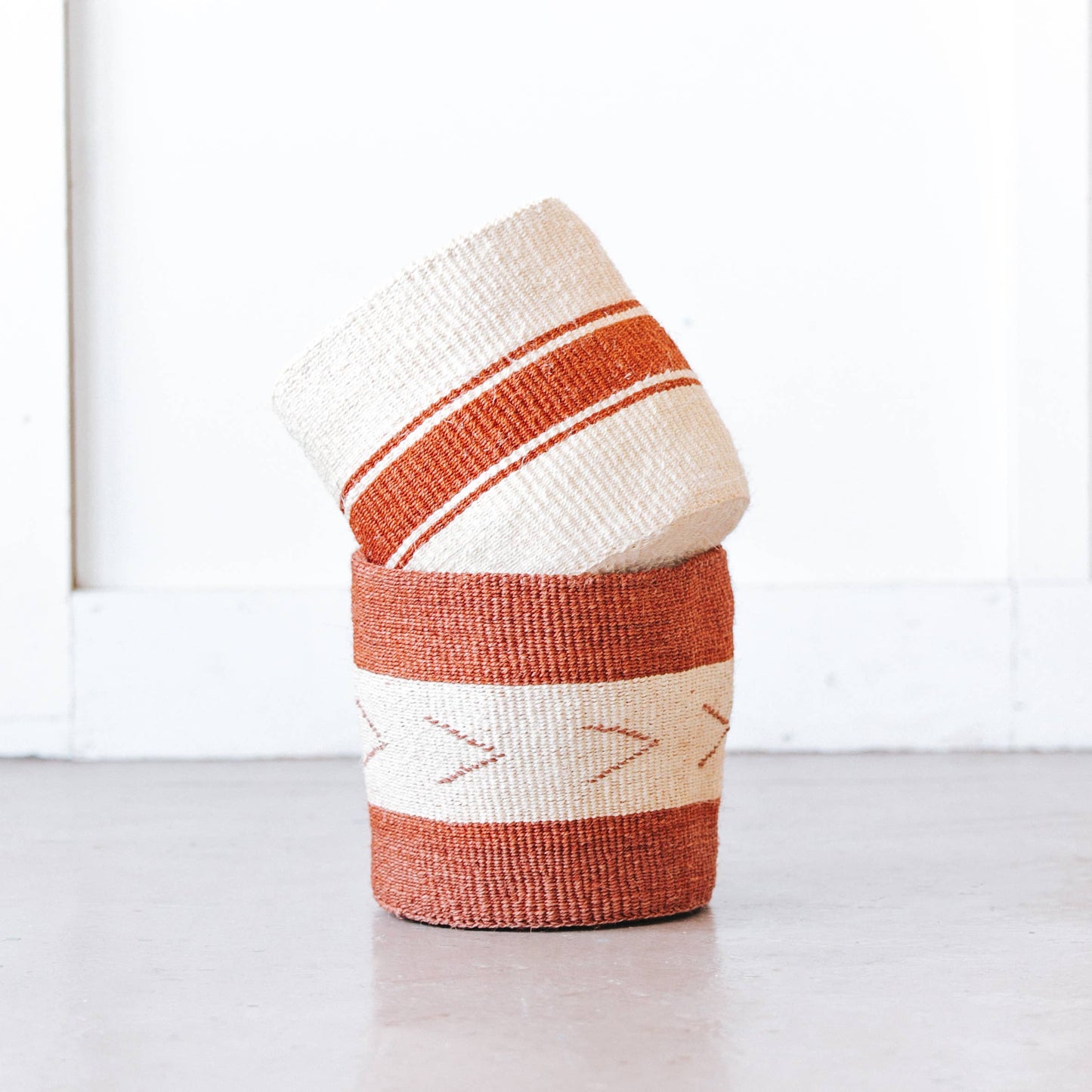 Medium Storage Plant Basket: Rusty Arrow